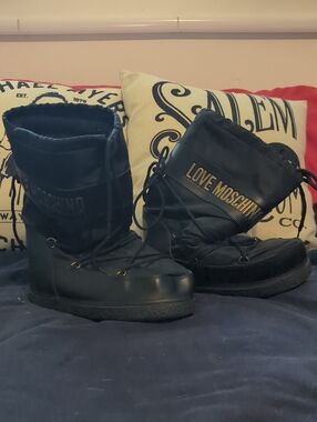 Authentic Moschino Black Quilted Logo Snow Boots Size 38